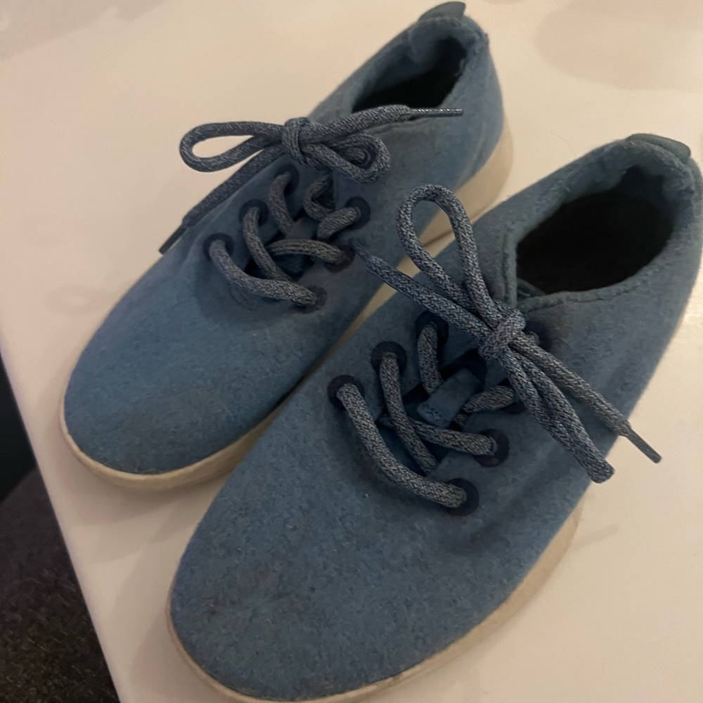 Women’s Allbirds size  7 hardly used wool runners